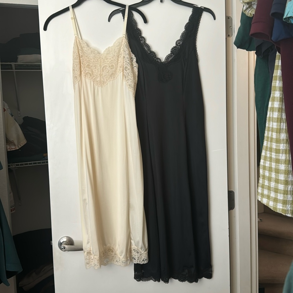 2 vintage lace trimmed dress slips chemises, long camisoles small black cream